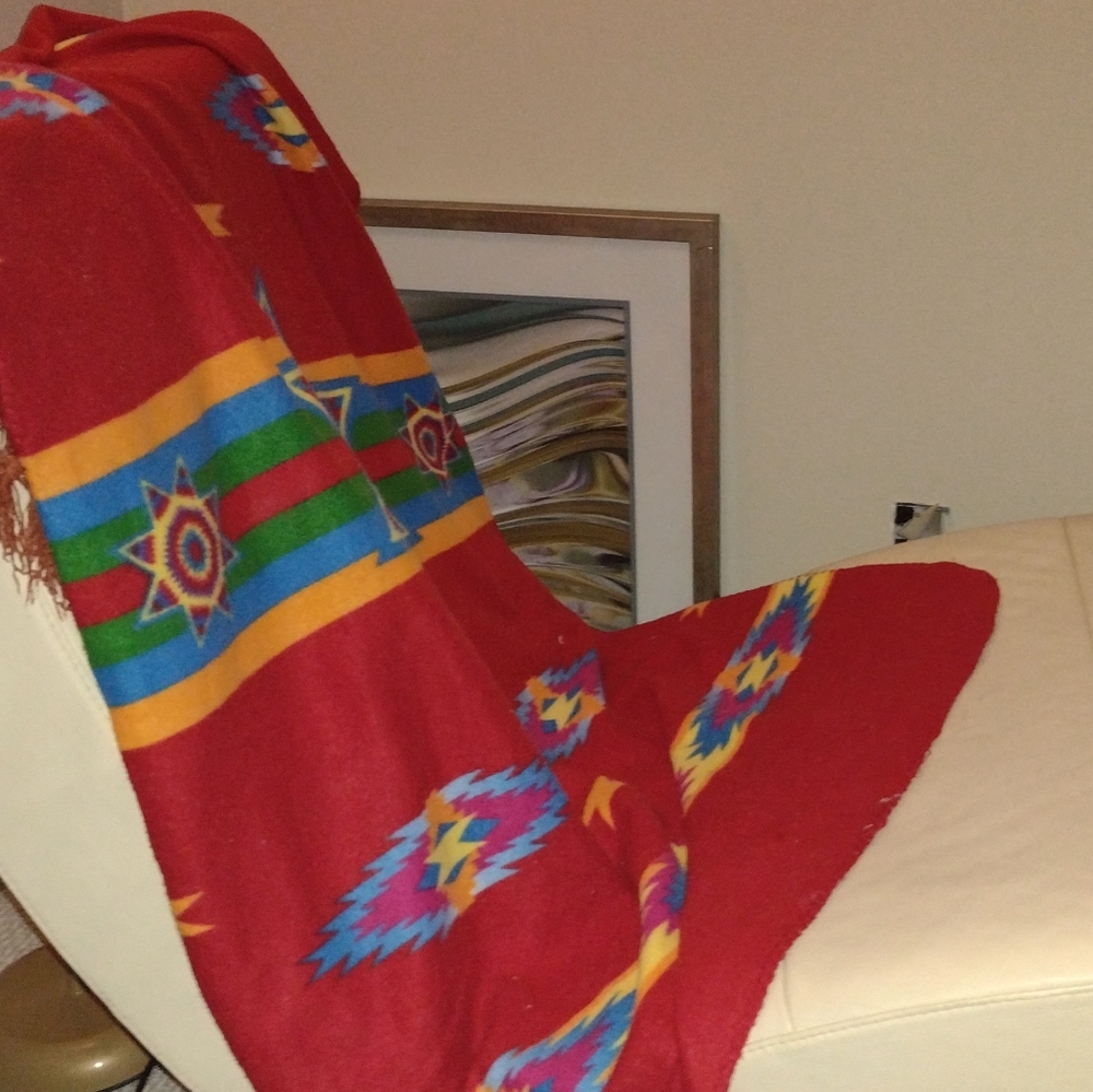 Polyester throw with design - Picture 7 of 8
